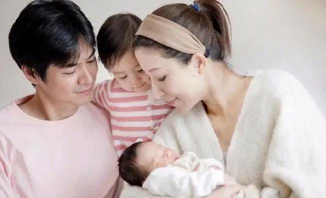官宣！国民影后大婚，男方被锤脚踏四只船…