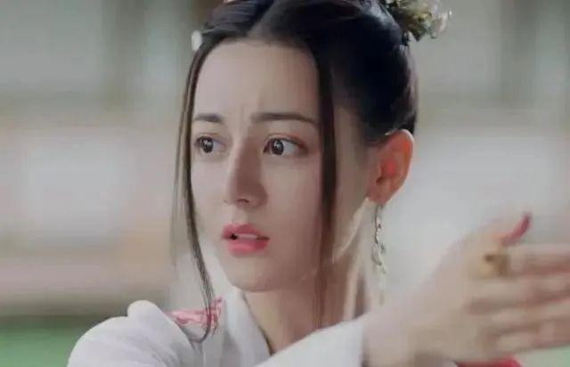 啥情况！热巴被全网嘲，脸真崩了？