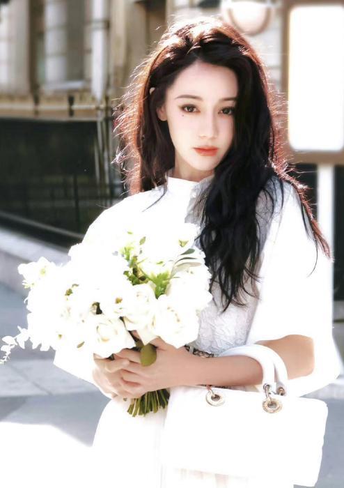 杨紫和迪丽热巴粉丝开撕，一场因时装周引发的骂战