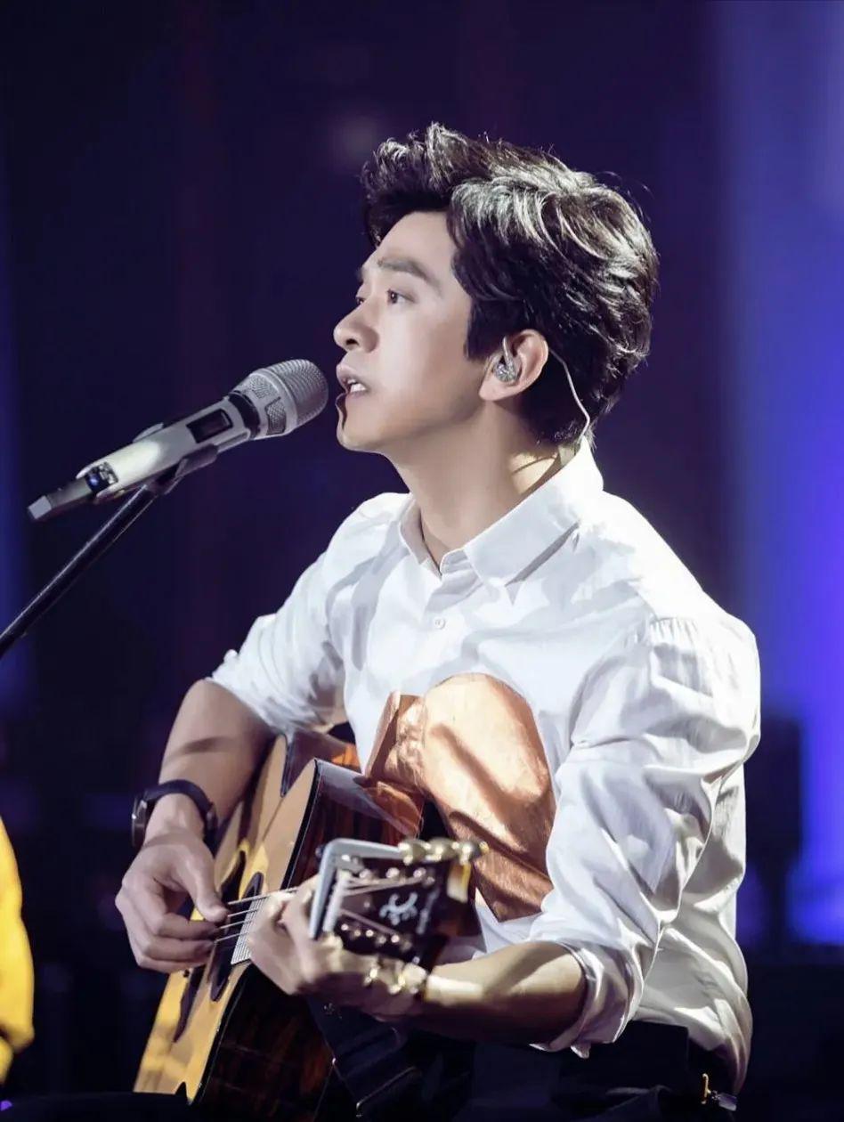 李健说希望所有人简单轻松，李佳琦骂网友没努力，谁才是毒鸡汤？