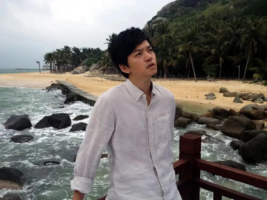 李健说希望所有人简单轻松，李佳琦骂网友没努力，谁才是毒鸡汤？