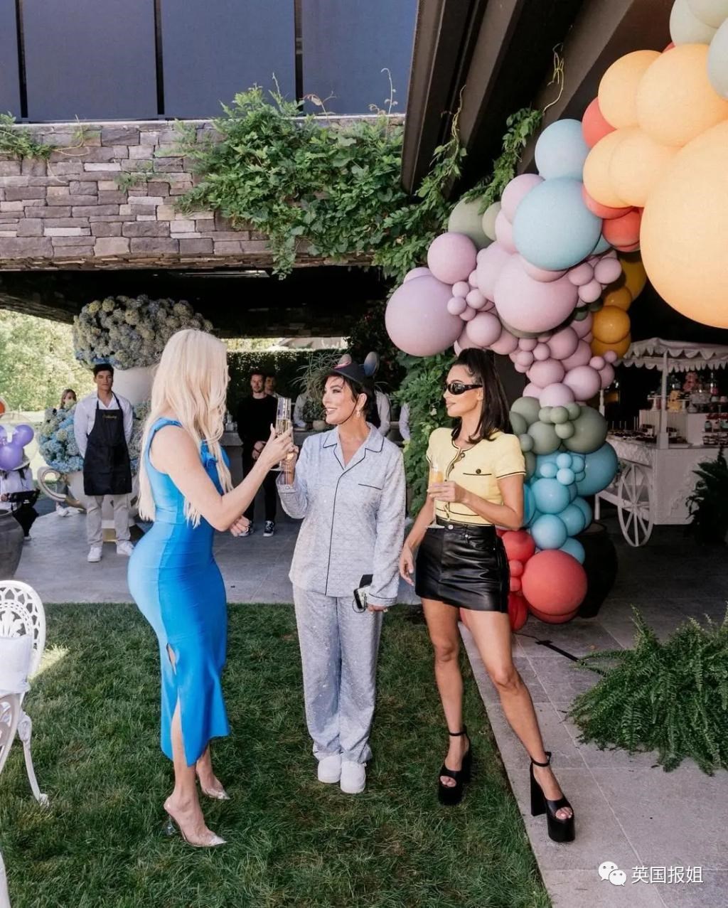 侃爷新老婆竟是黑帮大佬之女？疑似被洗脑，丝袜游街被禁说话