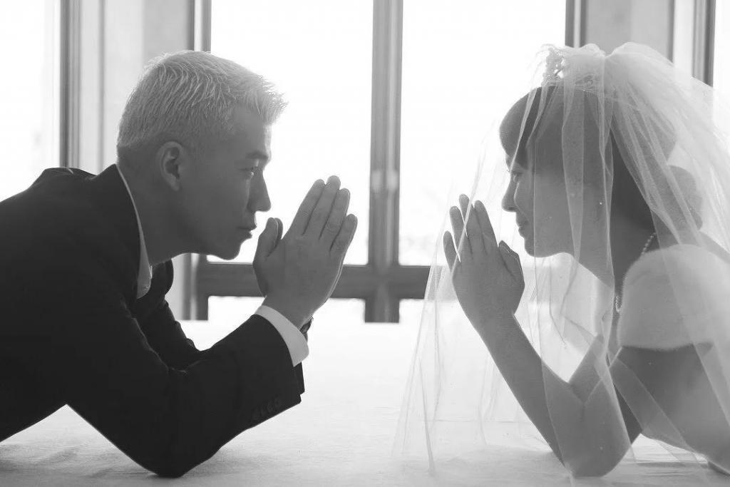 他超爱！YG艺人连发三条动态庆祝与妻子的结婚纪念！