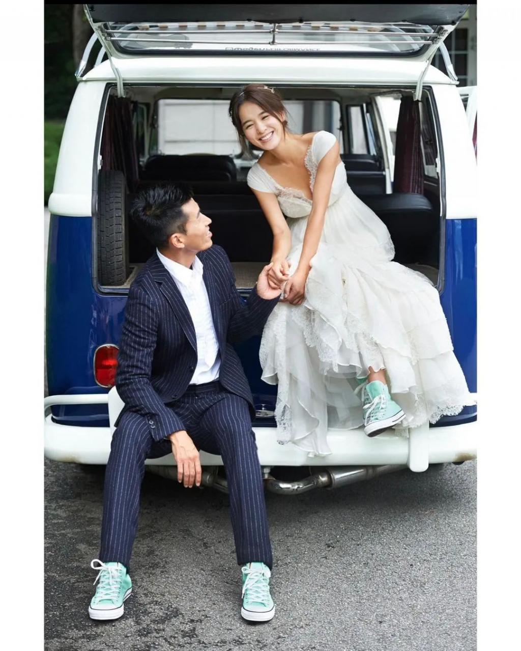 他超爱！YG艺人连发三条动态庆祝与妻子的结婚纪念！