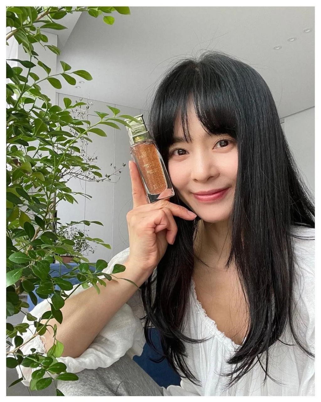他超爱！YG艺人连发三条动态庆祝与妻子的结婚纪念！