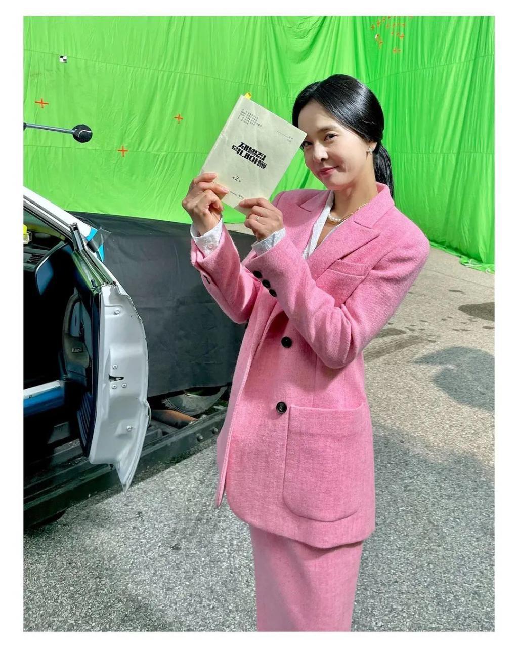 他超爱！YG艺人连发三条动态庆祝与妻子的结婚纪念！