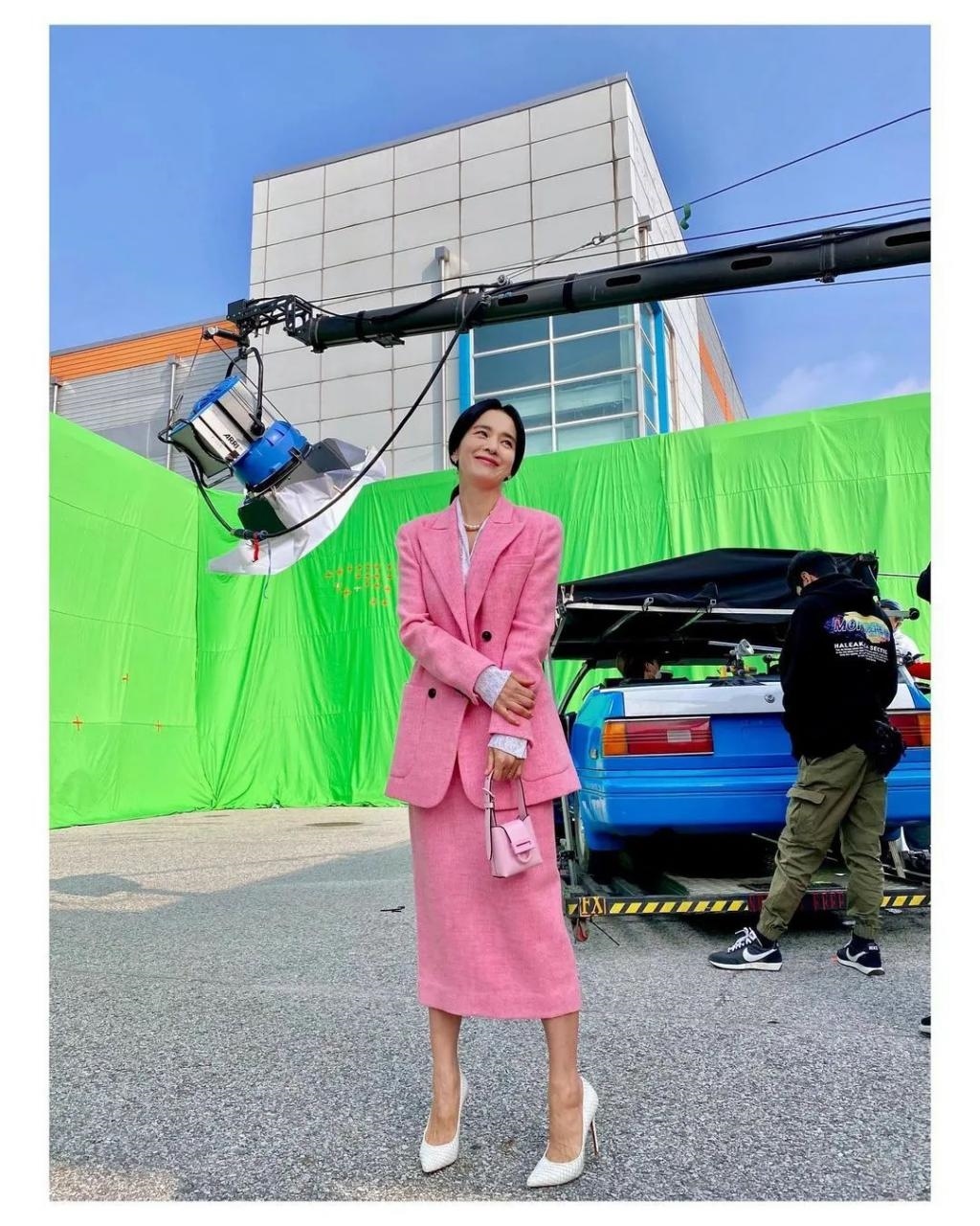 他超爱！YG艺人连发三条动态庆祝与妻子的结婚纪念！