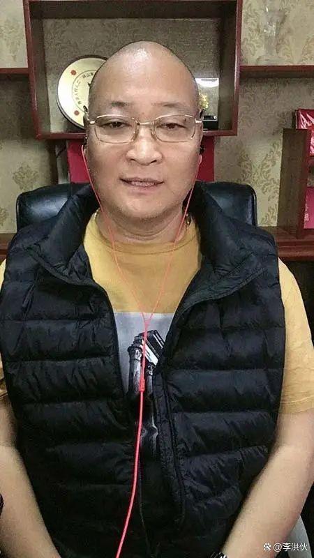 何庆魁儿子与高秀敏徒弟直播间互怼，线下是相亲相爱一家人