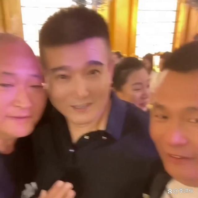 何庆魁儿子与高秀敏徒弟直播间互怼，线下是相亲相爱一家人