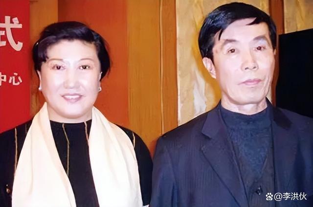 何庆魁儿子与高秀敏徒弟直播间互怼，线下是相亲相爱一家人