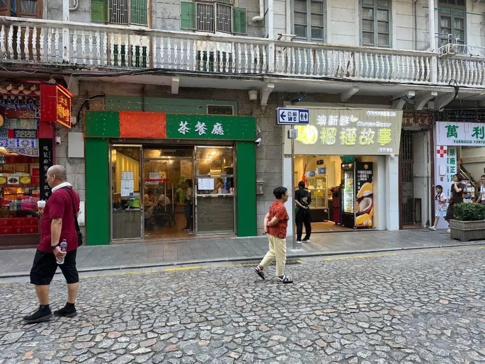 满街都是人，为何没什么人进店吃饭？