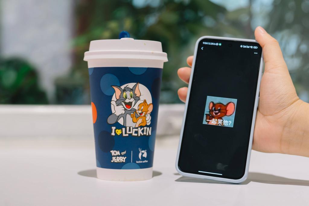 库克谈为何每年推出新 iPhone / 华为辟谣网传拒绝富士康代工请求 / 法拉第未来向贾跃亭交付新车