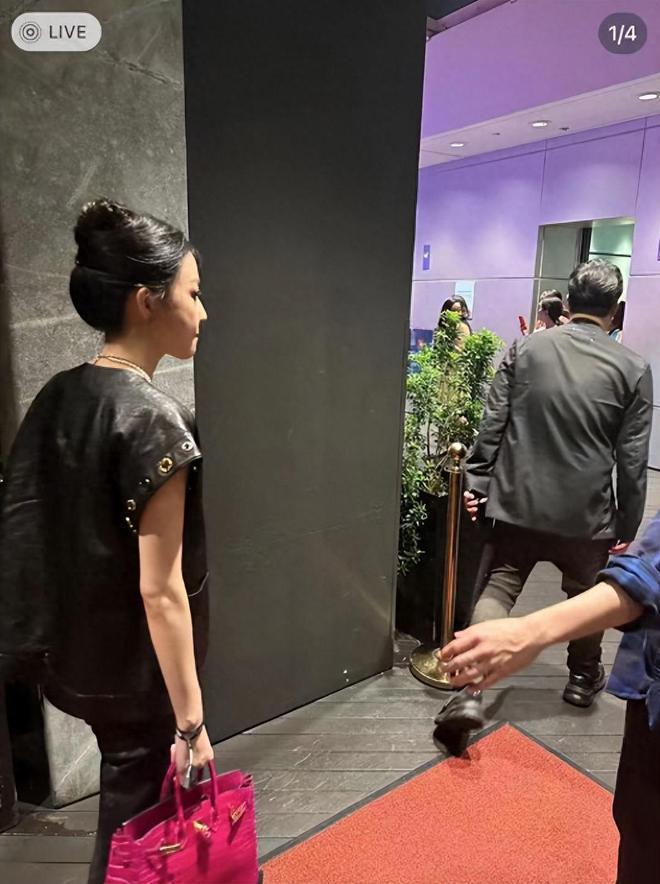 潘玮柏夫妇新加坡度假，宣云一身行头超过50万