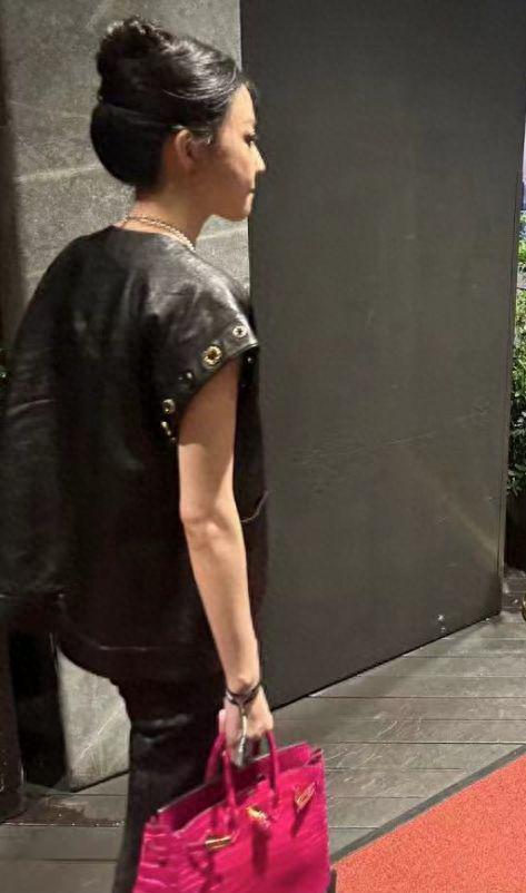 潘玮柏夫妇新加坡度假，宣云一身行头超过50万