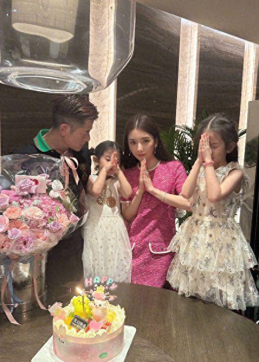 潘玮柏夫妇新加坡度假，宣云一身行头超过50万