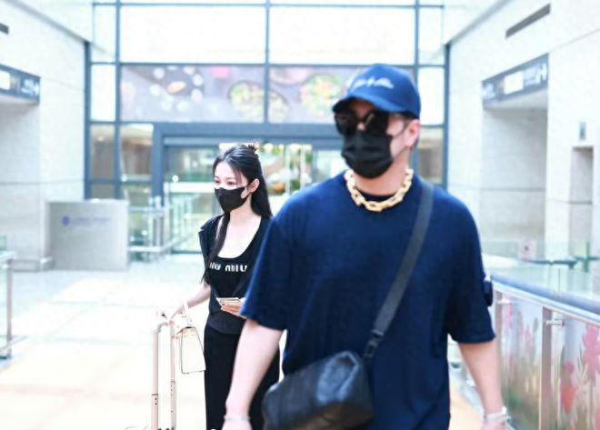 潘玮柏夫妇新加坡度假，宣云一身行头超过50万