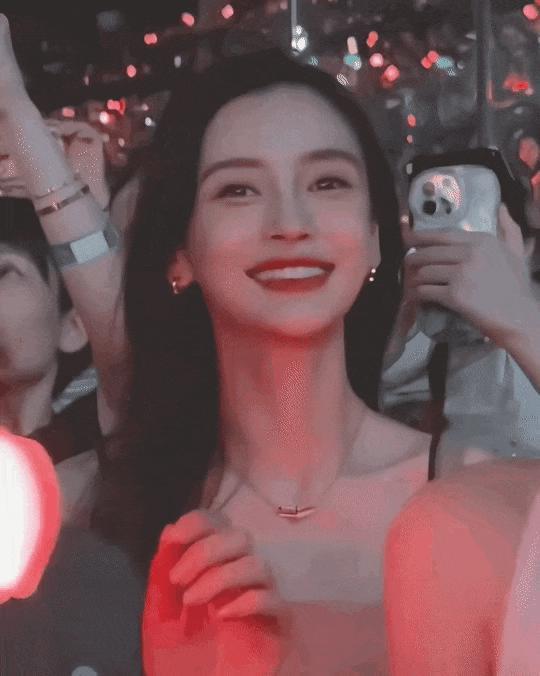 这么看…难道她真被封杀了？