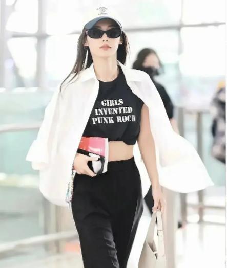 这么看…难道她真被封杀了？