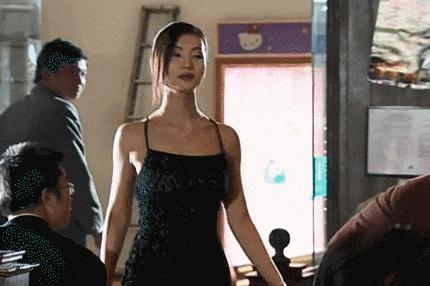 巅峰期选择隐退，她后悔吗？