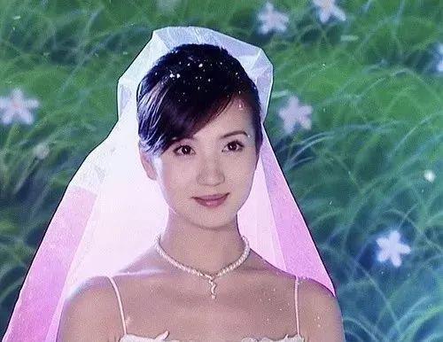 巅峰期选择隐退，她后悔吗？