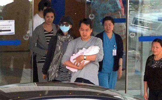 巅峰期选择隐退，她后悔吗？