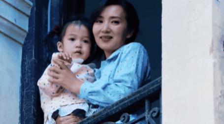 巅峰期选择隐退，她后悔吗？