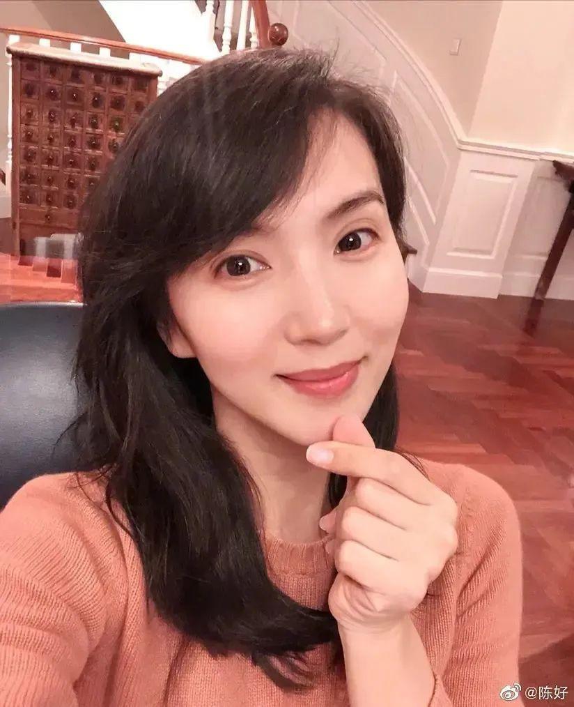 巅峰期选择隐退，她后悔吗？