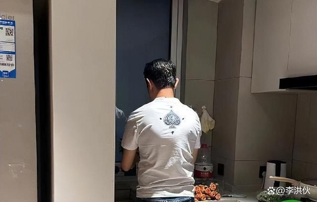 抛弃瞿颖的罗中旭被爆骗钱骗感情，同时跟十人交往