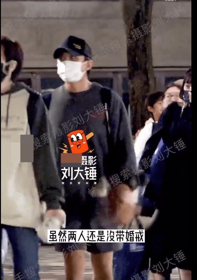 邓超孙俪带儿女游迪士尼 等等自拍搞怪可爱