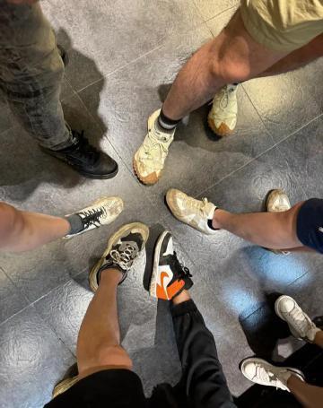 又一火药桶被点燃，留给世界五大疑问