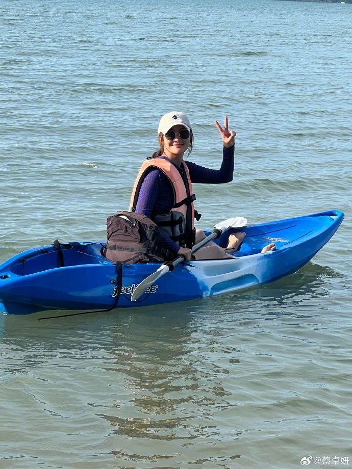 姐妹花的坎坷情史，离婚后她胖成向太…