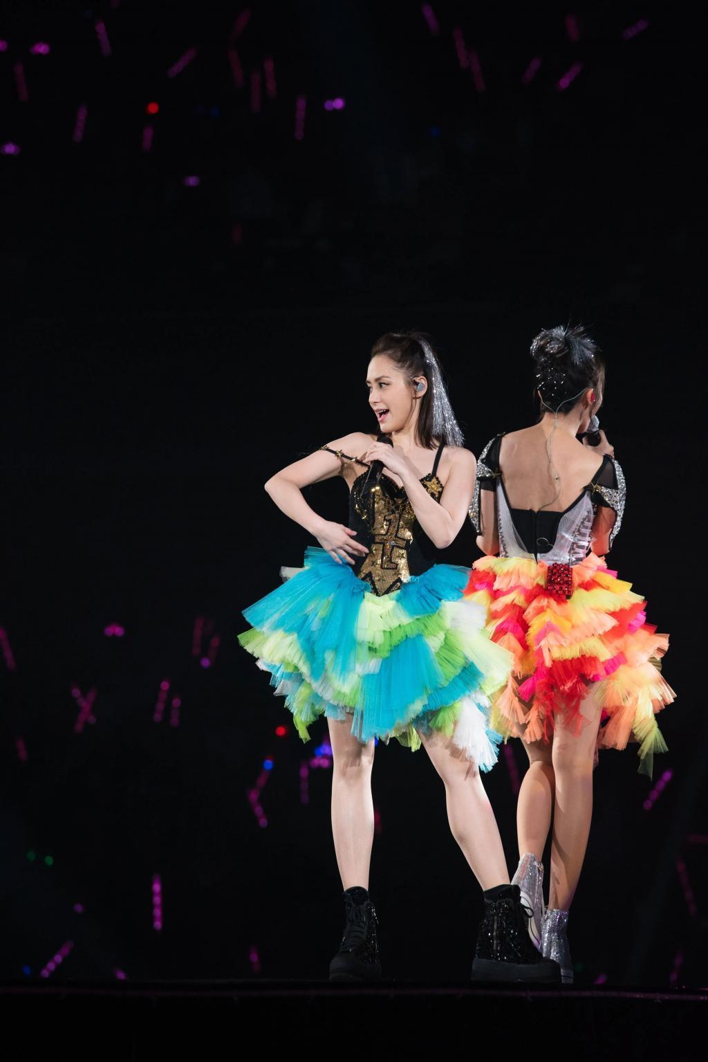 姐妹花的坎坷情史，离婚后她胖成向太…