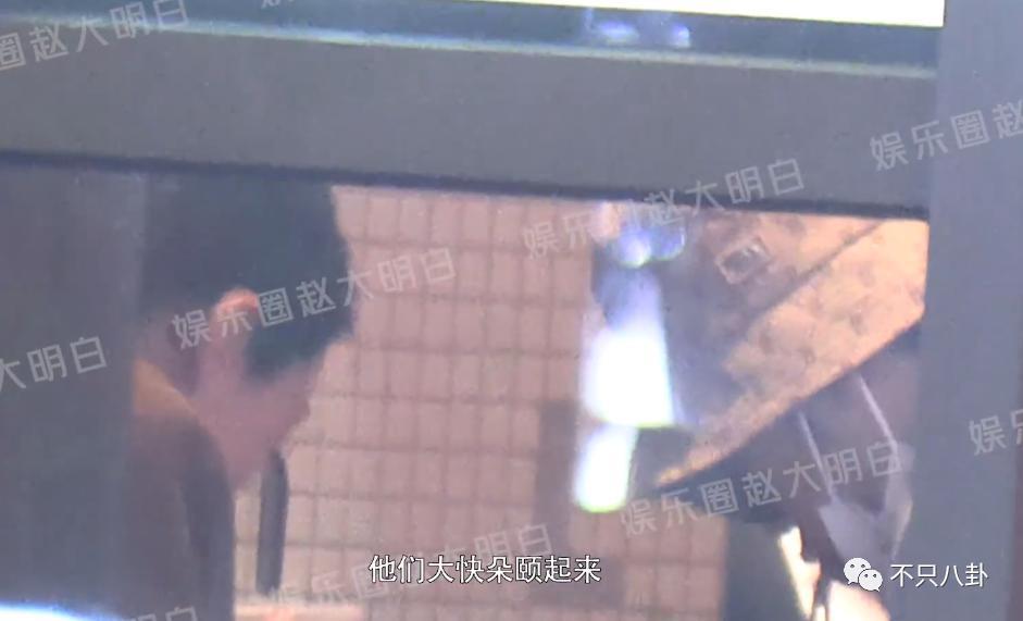 偷偷谈恋爱一年了，女友还是超级白富美？