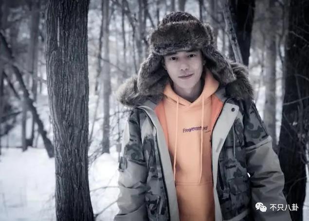 偷偷谈恋爱一年了，女友还是超级白富美？