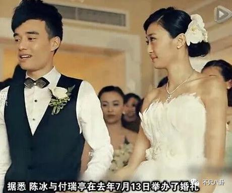 偷偷谈恋爱一年了，女友还是超级白富美？