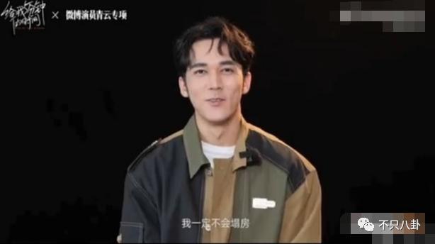 偷偷谈恋爱一年了，女友还是超级白富美？