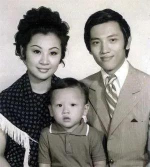 都是才华横溢音乐巨子，晚出道三年周杰伦为何比陶喆火这么多？