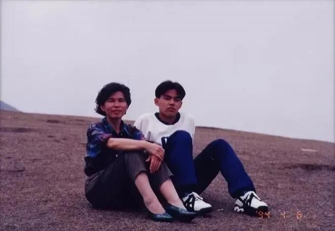 都是才华横溢音乐巨子，晚出道三年周杰伦为何比陶喆火这么多？