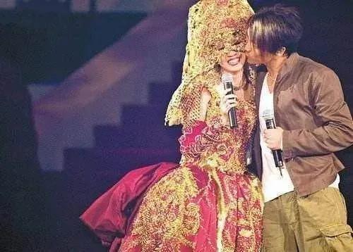 都是才华横溢音乐巨子，晚出道三年周杰伦为何比陶喆火这么多？