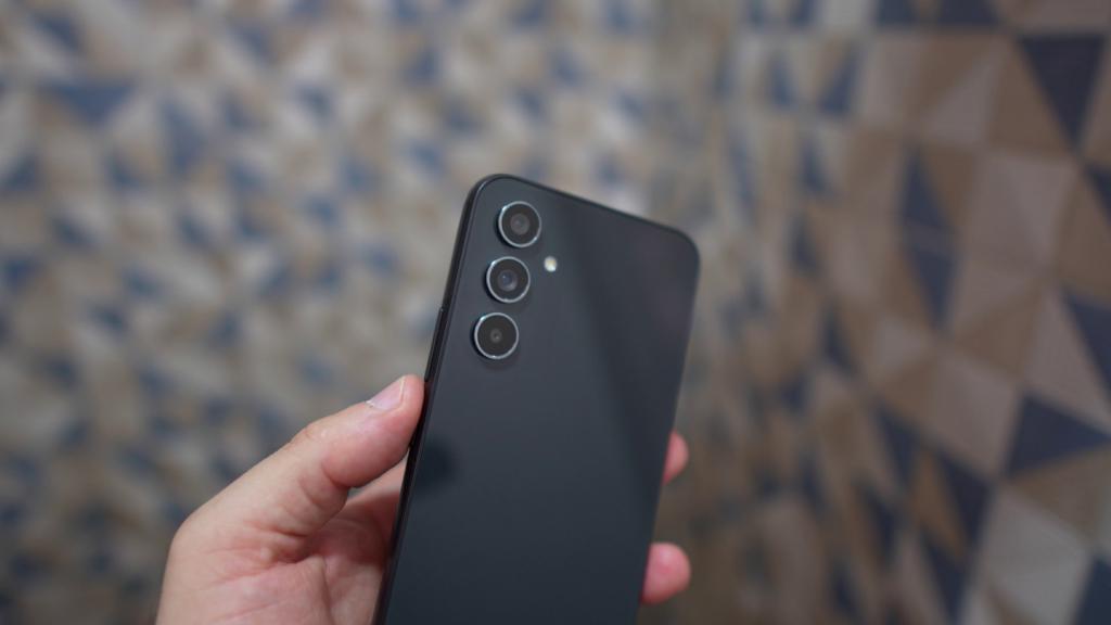 三星 Galaxy M44 手机背面照片曝光，配骁龙 888 处理器