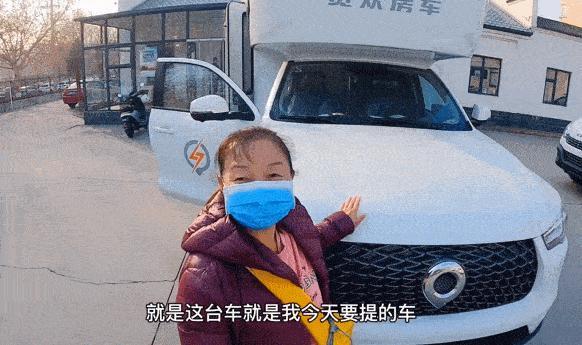 到底是谁在打压她？