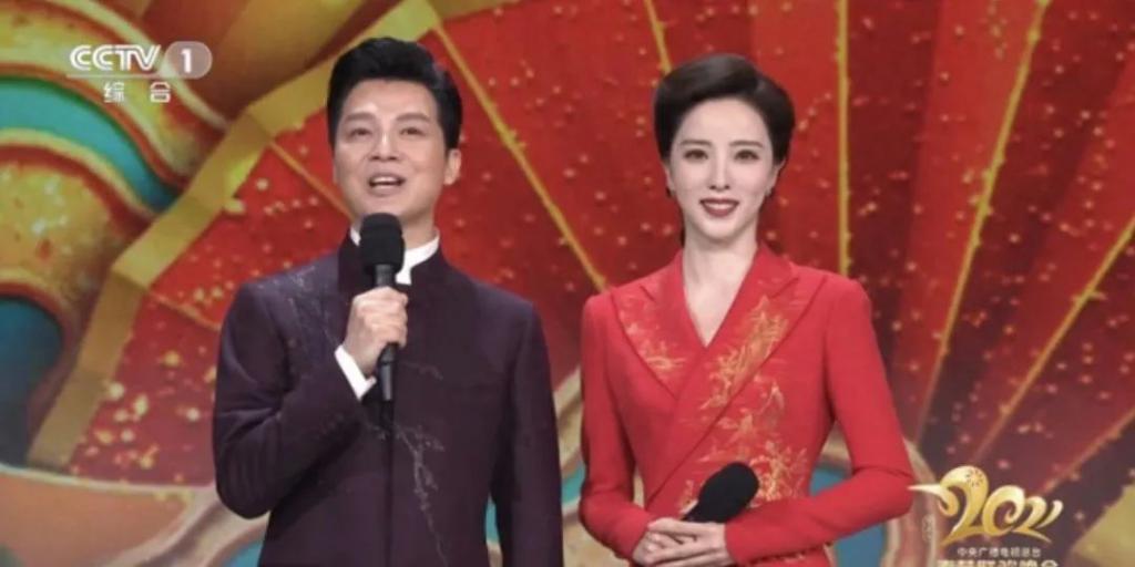 36岁李思思从央视辞职​！嫁普通人生俩娃，疑似转行当“网红”
