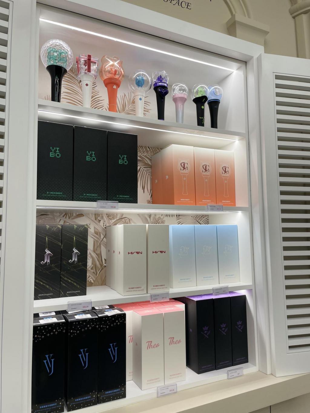 乐华开店，“割韭菜”还是王一博粉丝团建？