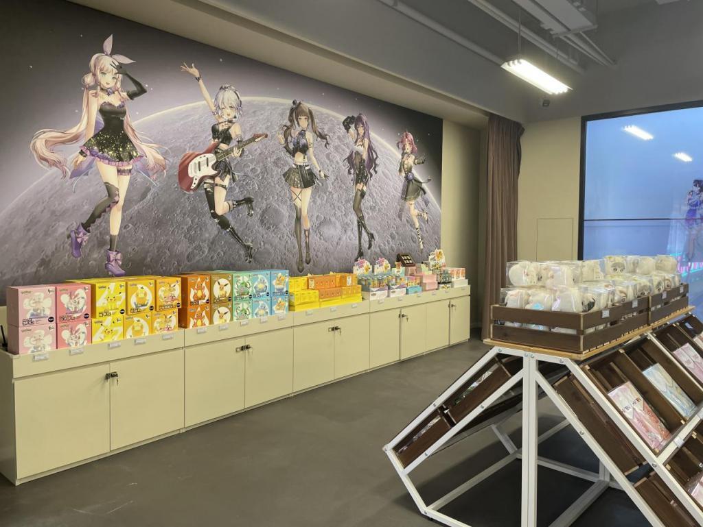 乐华开店，“割韭菜”还是王一博粉丝团建？