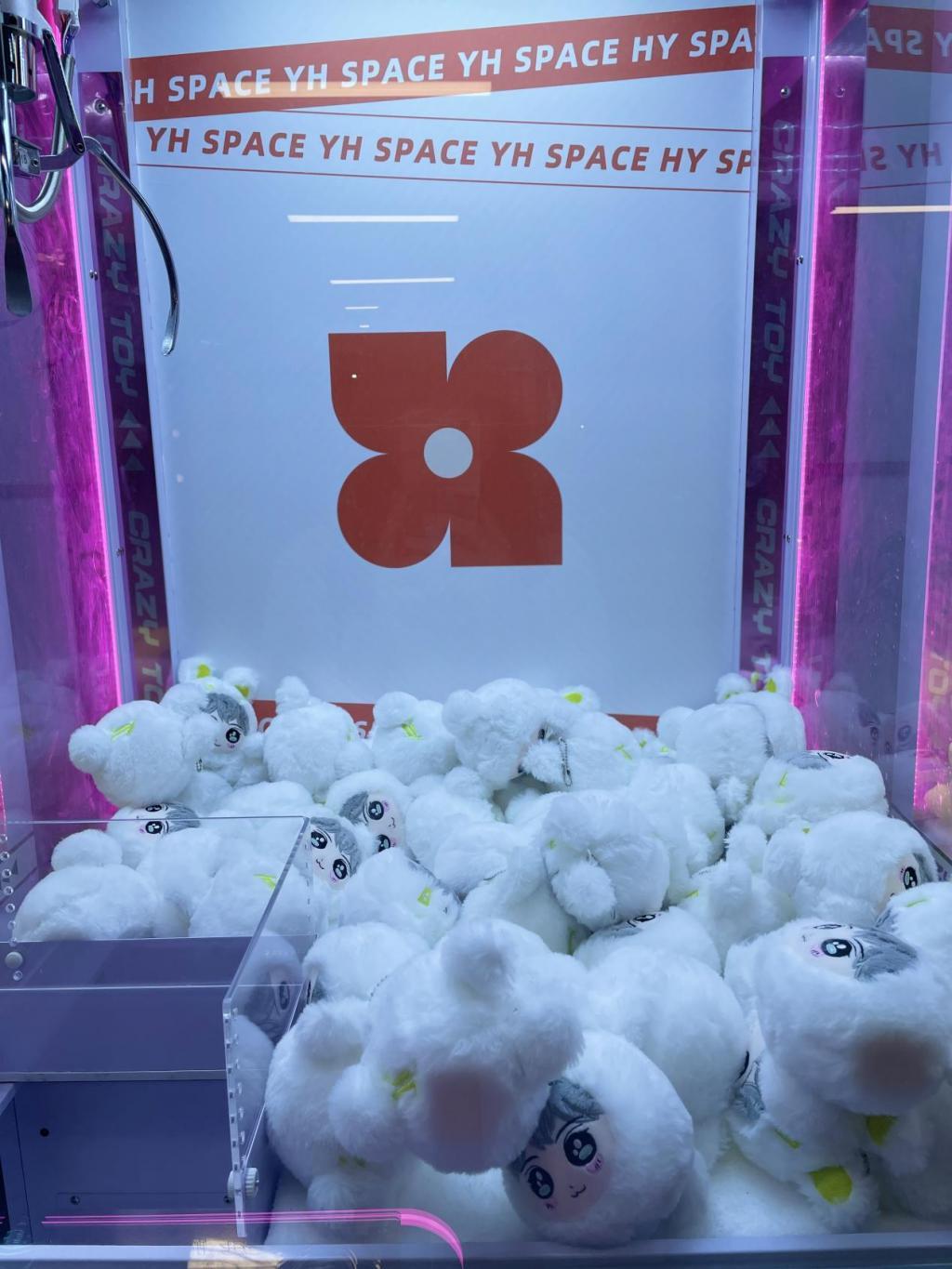 乐华开店，“割韭菜”还是王一博粉丝团建？