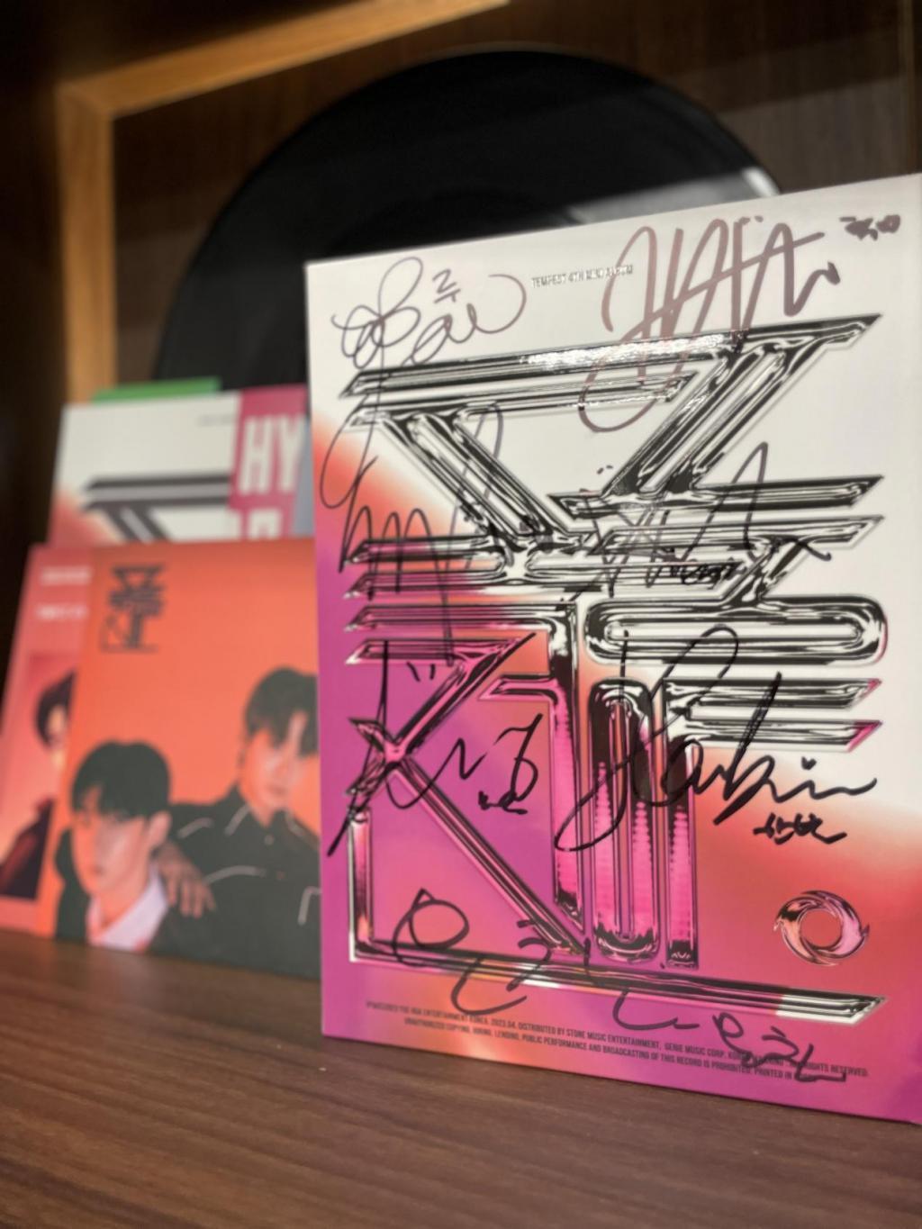 乐华开店，“割韭菜”还是王一博粉丝团建？