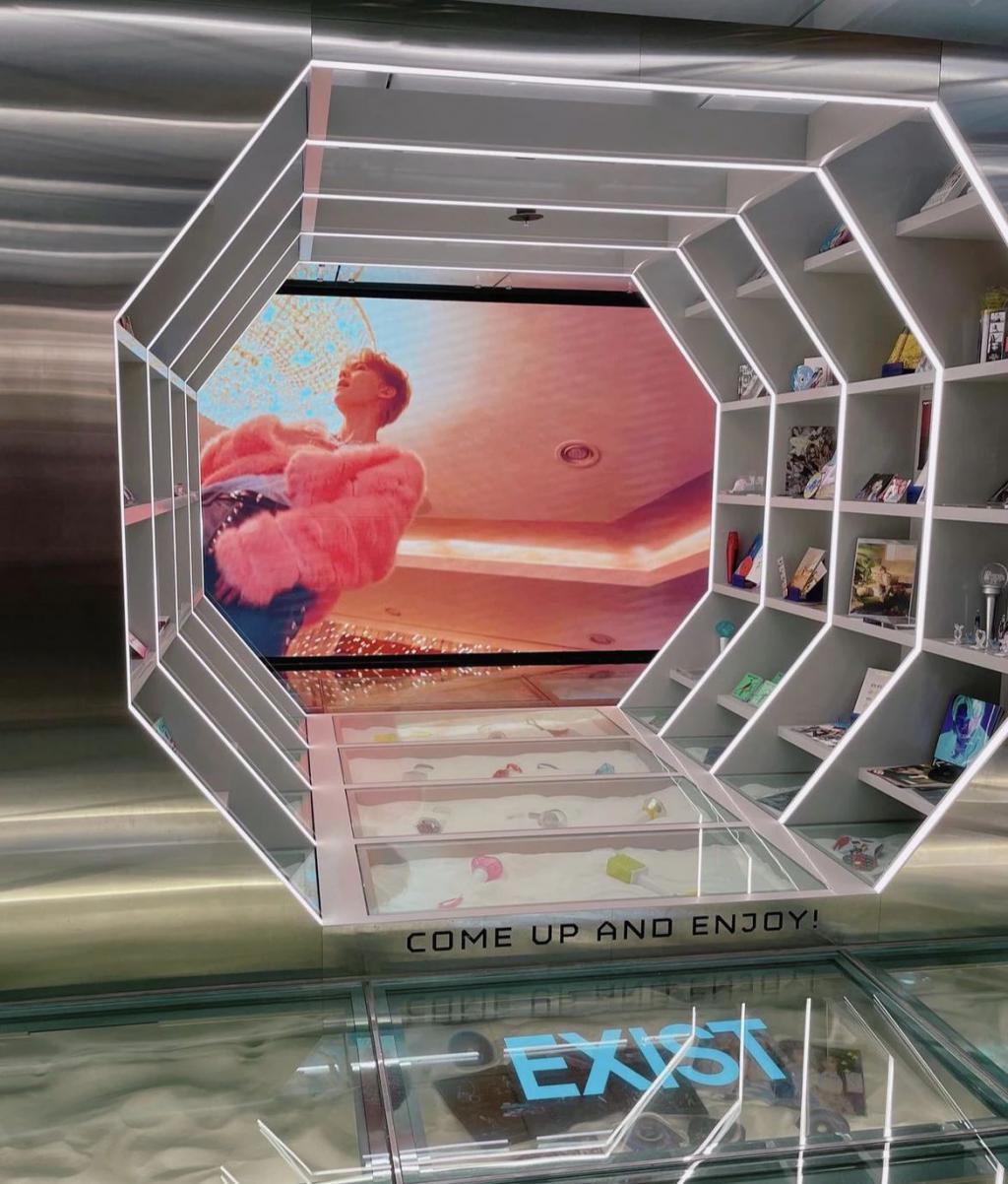 乐华开店，“割韭菜”还是王一博粉丝团建？