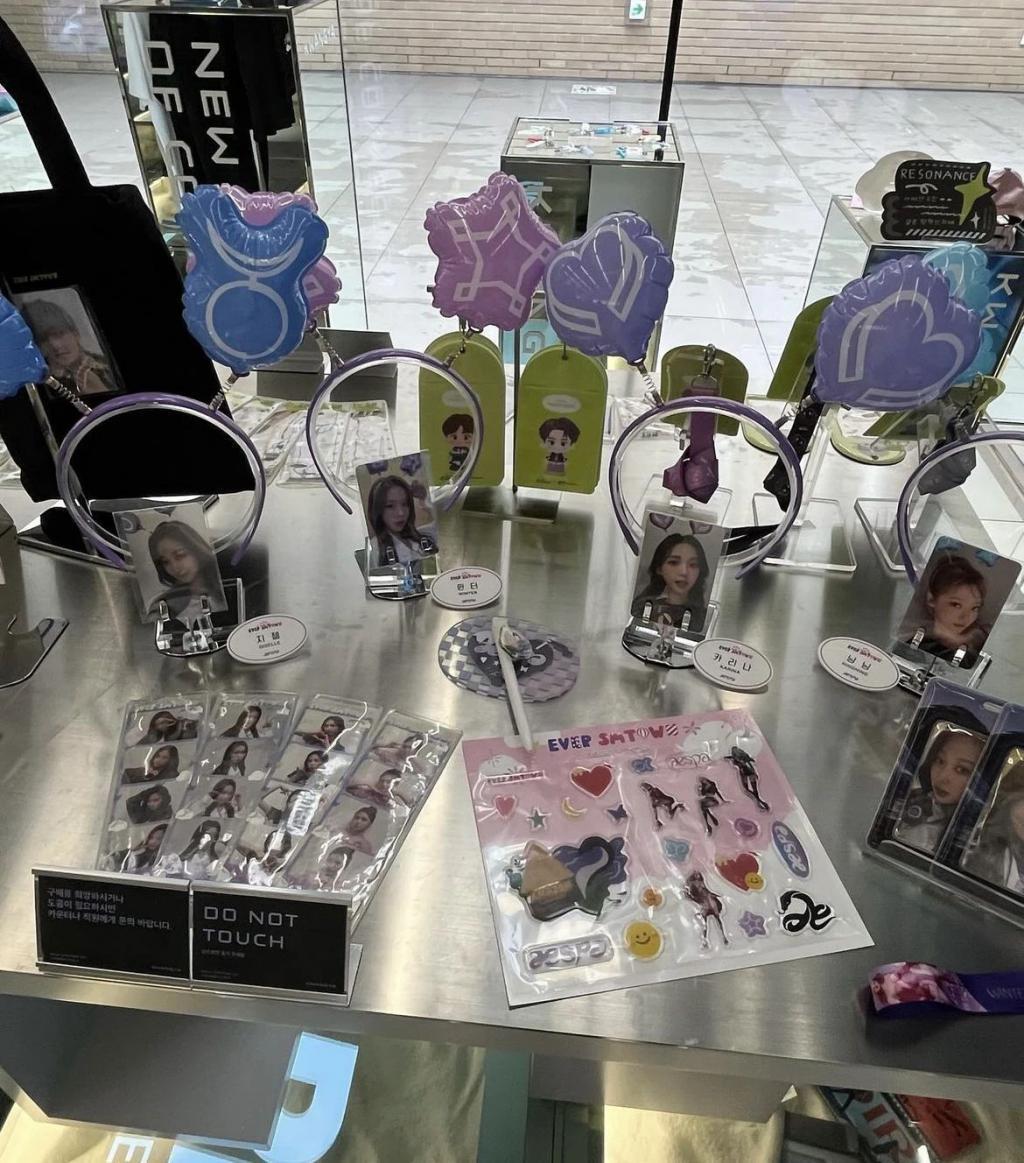 乐华开店，“割韭菜”还是王一博粉丝团建？