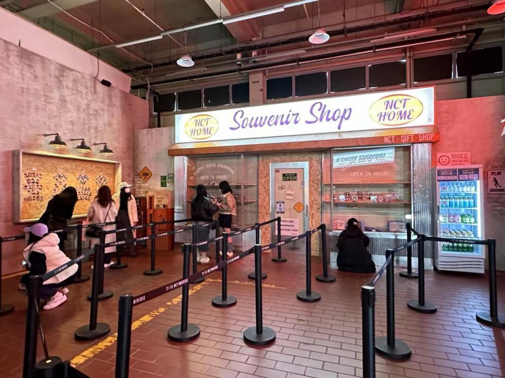 乐华开店，“割韭菜”还是王一博粉丝团建？