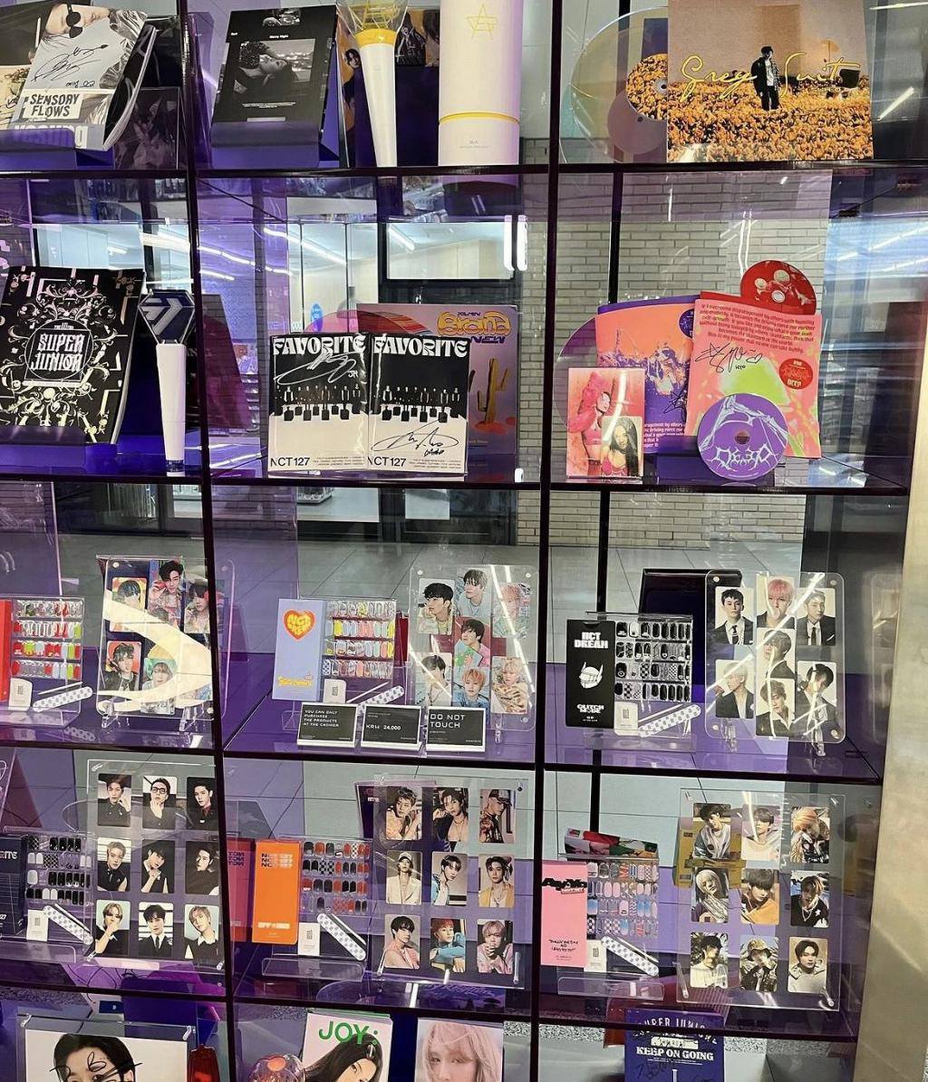 乐华开店，“割韭菜”还是王一博粉丝团建？